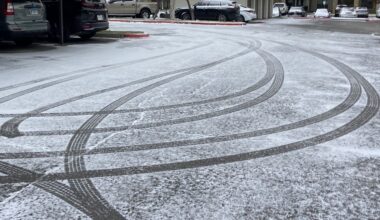 Tire marks in the snow in Austin, Texas on Jan. 21, 2025. (Spectrum News 1)