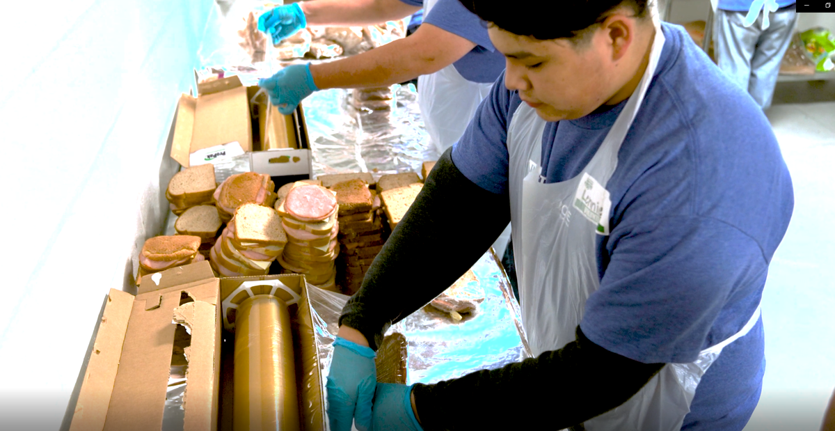 El Pasoans Fighting Hunger honoring MLK with day of service