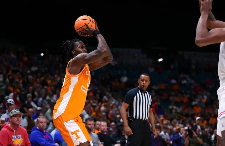 Pair Of Tennessee Basketball Big Men On Injury Report For Texas Game