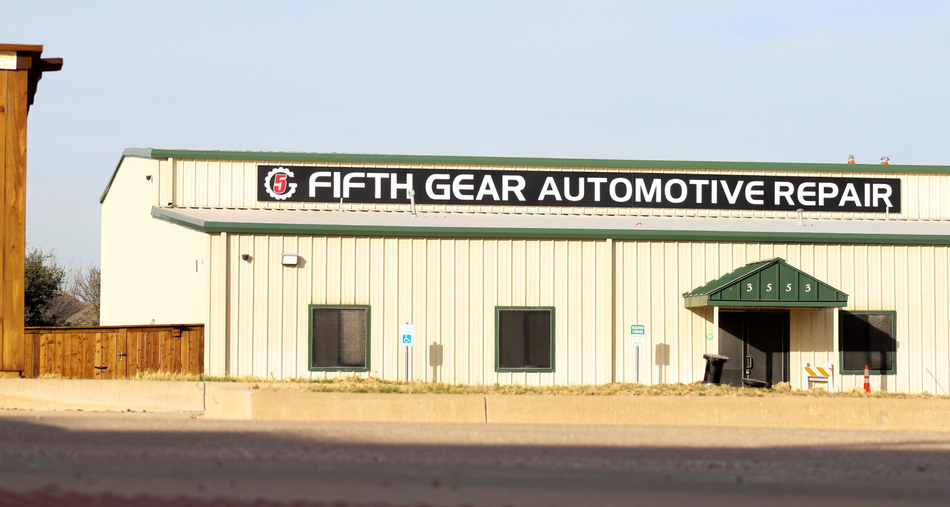 North Fort Worth residents decry auto repair shop within 35 feet of backyards