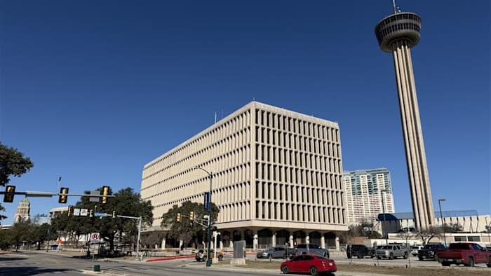 Downtown arena deal takes significant step; Spurs to fund city’s federal land purchase