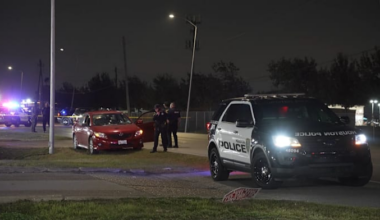 Man found shot to death inside car in SE Houston