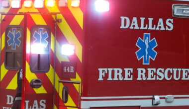 Firefighter injured after fall from balcony at 2-alarm fire in Northwest Dallas