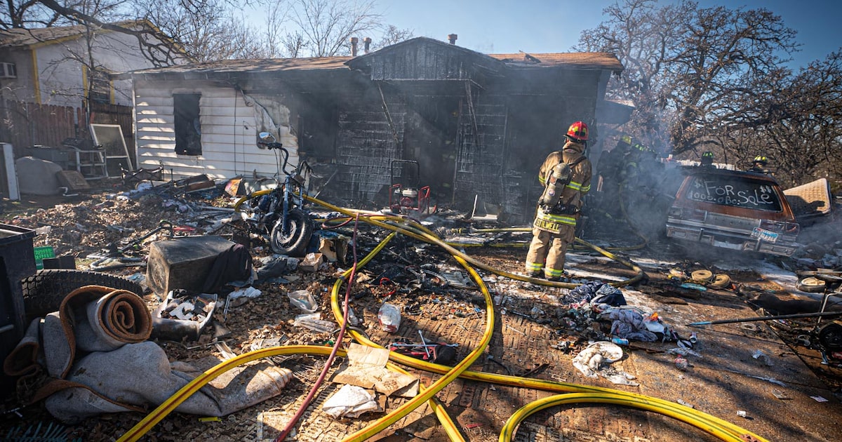 1 woman, 3 dogs dead after East Fort Worth house fire on New Year’s Eve