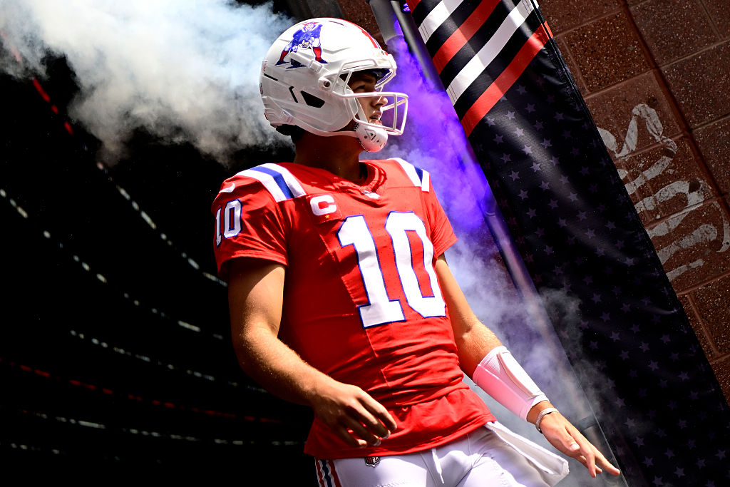 FOXBOROUGH, MASSACHUSETTS - SEPTEMBER 21: Drake Maye #10 of the New England Patriots exits the tunnel before the game against the Pittsburgh Steelers at Gillette Stadium on September 21, 2025 in Foxborough, Massachusetts. (Photo by Jaiden Tripi/Getty Images)