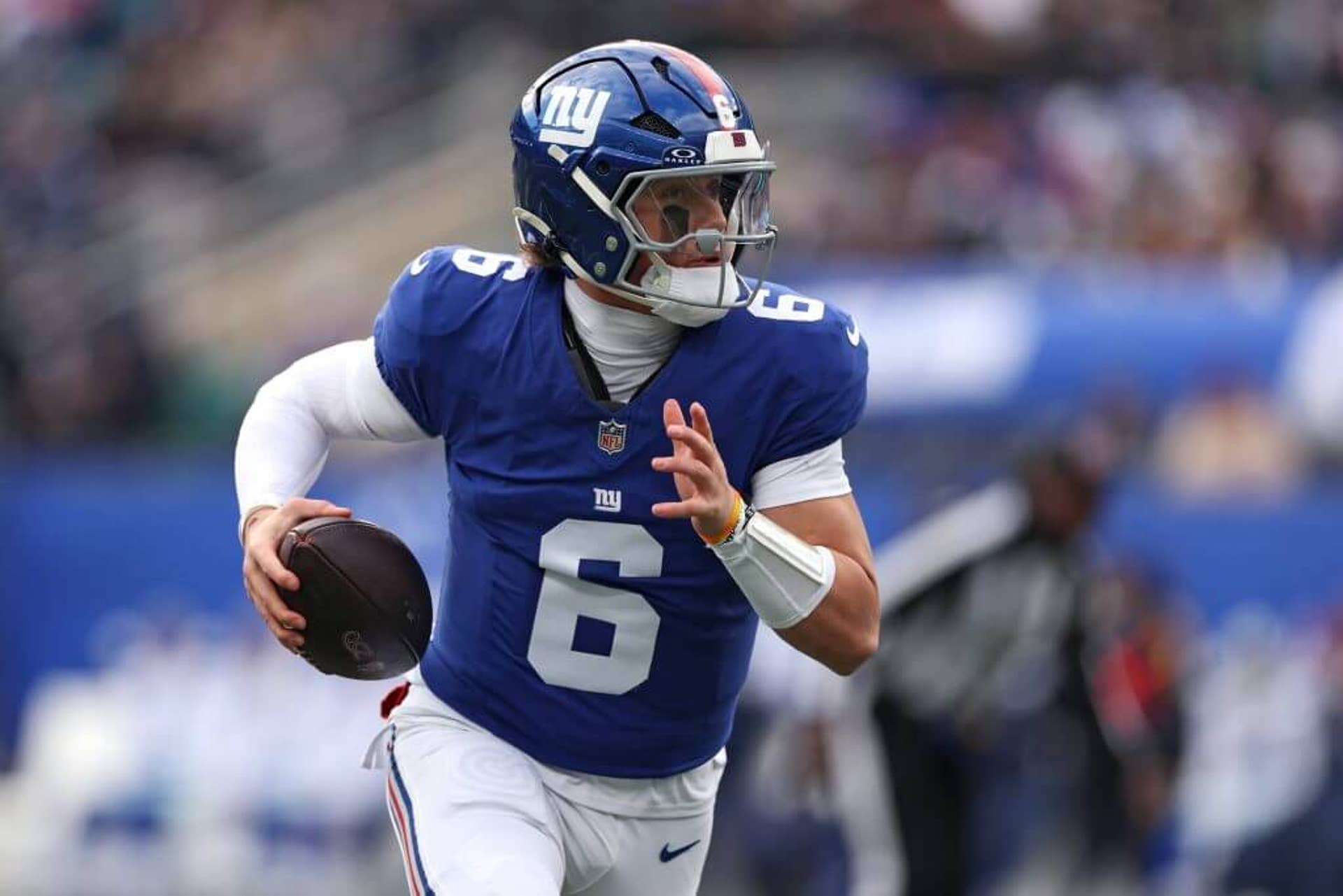 New York Giants' Jaxson Dart looks to pass against the Dallas Cowboys at MetLife Stadium on Jan. 4, 2026 in East Rutherford, N.J.