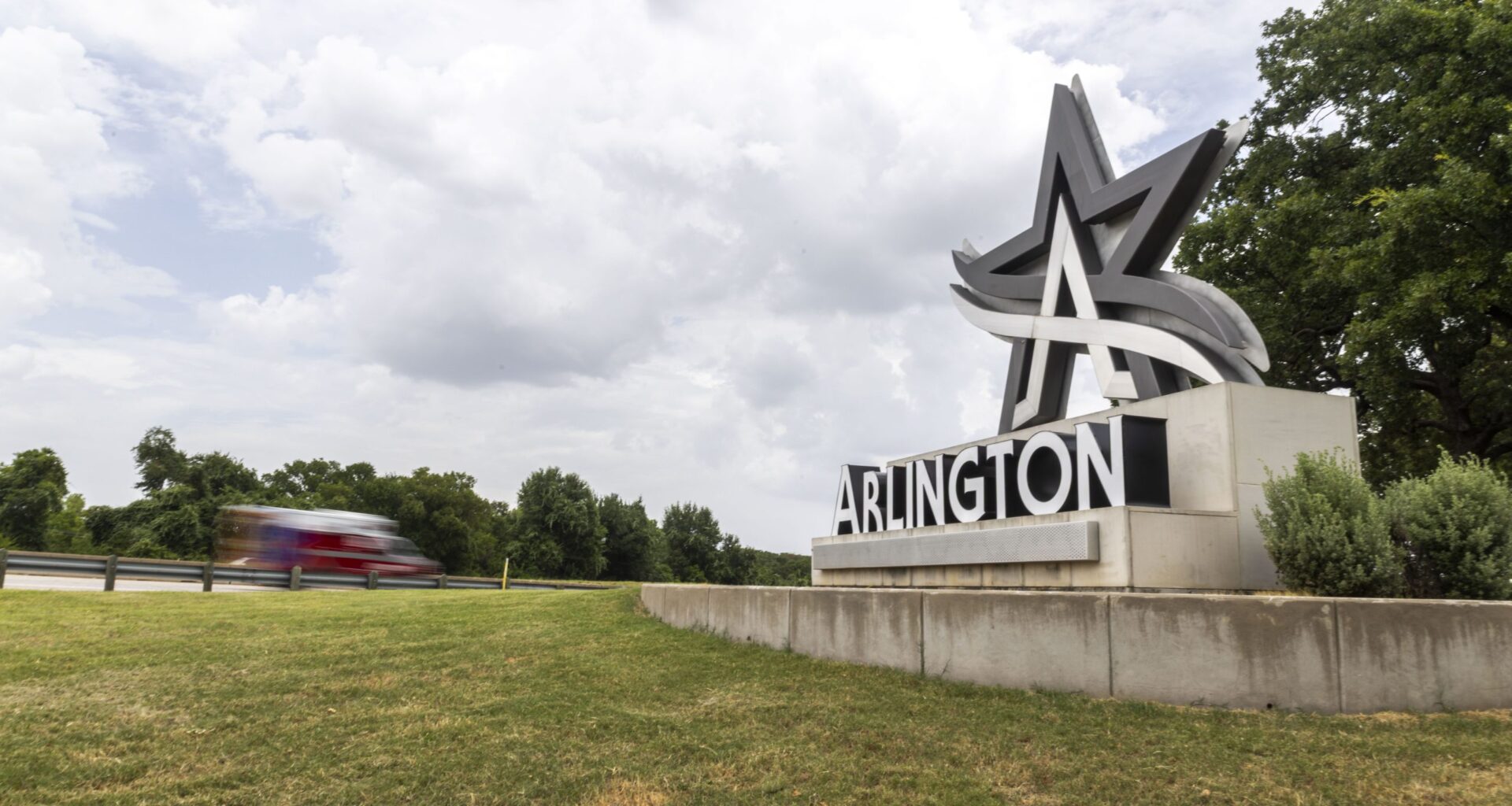 River Legacy Foundation board president challenges Jim Ross for Arlington mayor seat