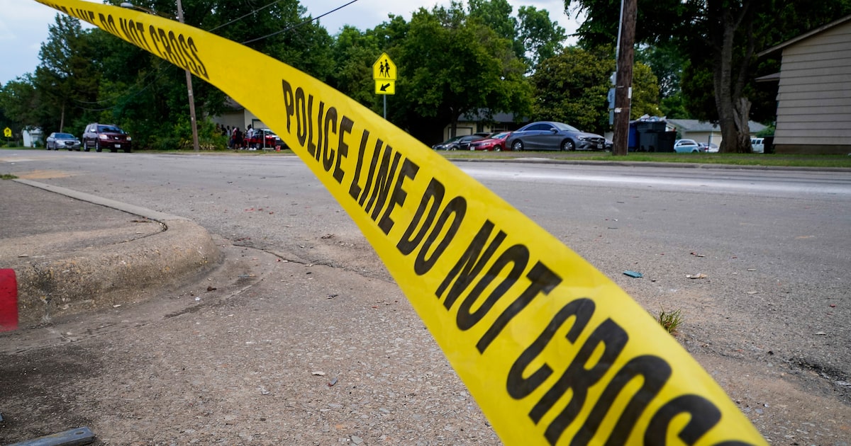 Man dead after crashing into pole, unoccupied vehicle in dealership parking lot in Plano