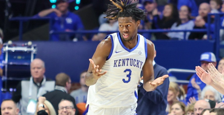 Kam Williams suffers broken foot in Kentucky vs Texas