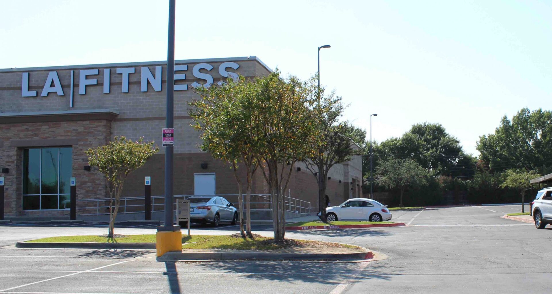 Kingsley Square LA Fitness to close
