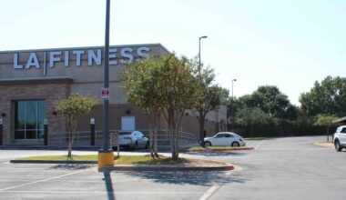 Kingsley Square LA Fitness to close