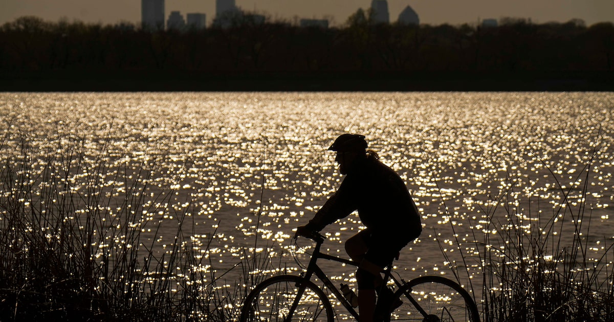 A cool sunny Sunday ahead in North Texas. Are colder days ahead of us?