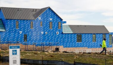 D-FW home prices continue fall and other real estate news