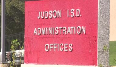 San Antonio-area schools modify trip plans for Fort Worth cheerleading competition ahead of winter weather