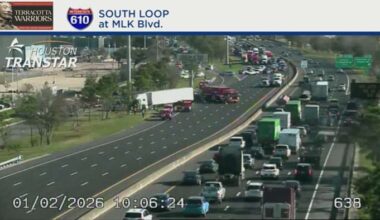 4 vehicles, including 18-wheeler, involved in crash on South Loop at MLK Boulevard