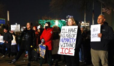 Hundreds rally again in Dallas against ICE in wake of second fatal shooting in Minneapolis
