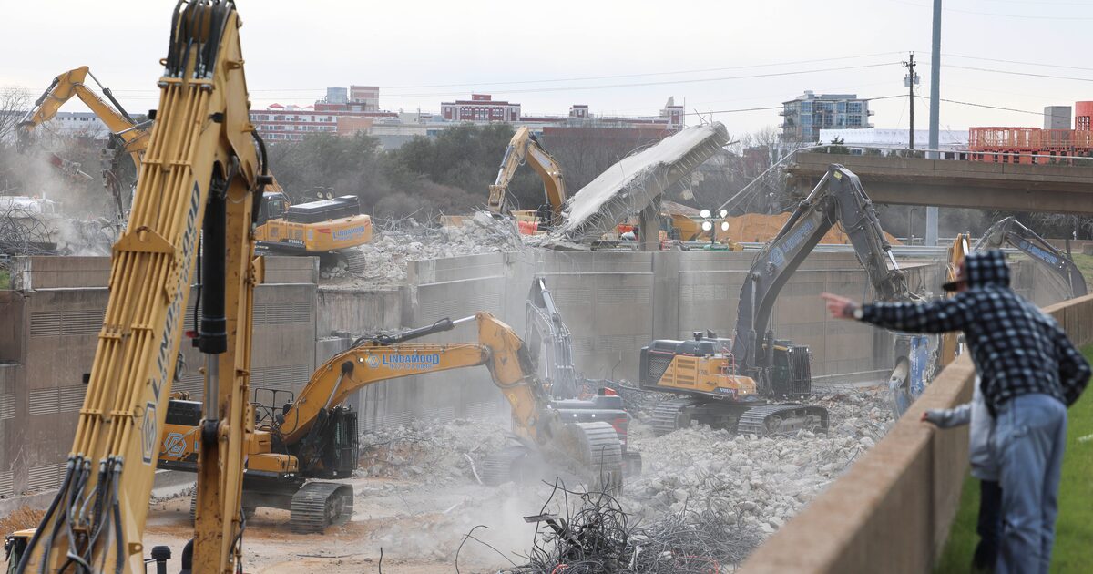 Crews demolish parts of Interstate 30 in downtown Dallas for planned construction