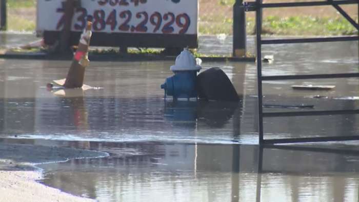 Water main break floods resident’s yard, threatens nearby homes in southeast Houston