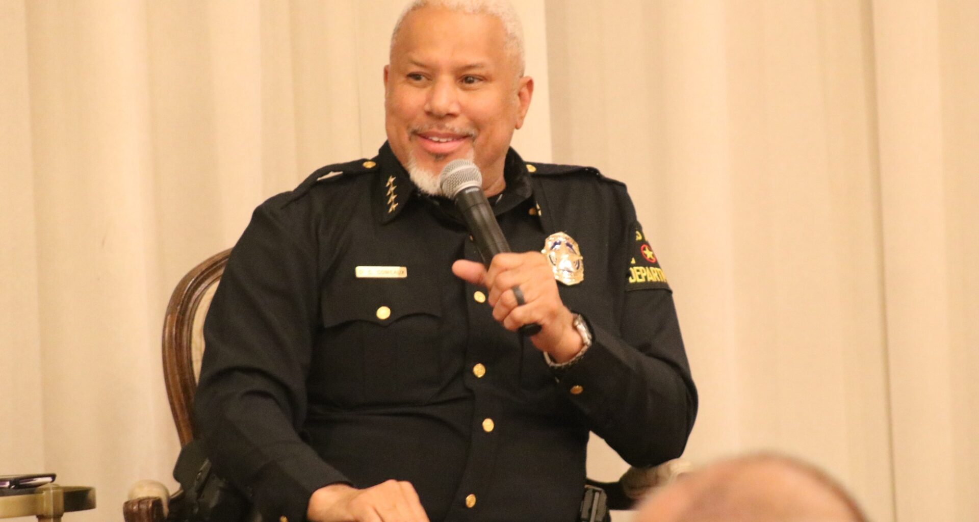 DPD chief addresses Oak Lawn community