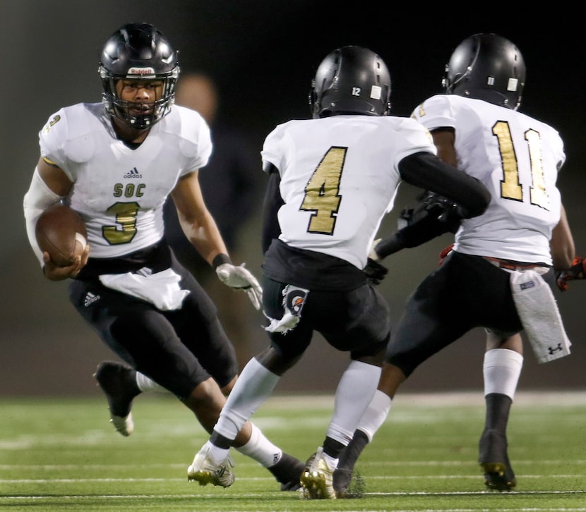 South Oak Cliff quarterback Sean Simms (3) makes a cut as he scrambles past golden bears...