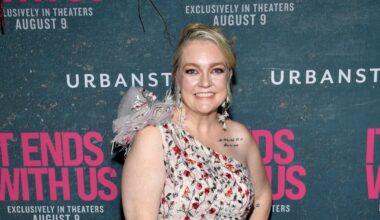 East Texas author Colleen Hoover underwent radiation therapy for cancer