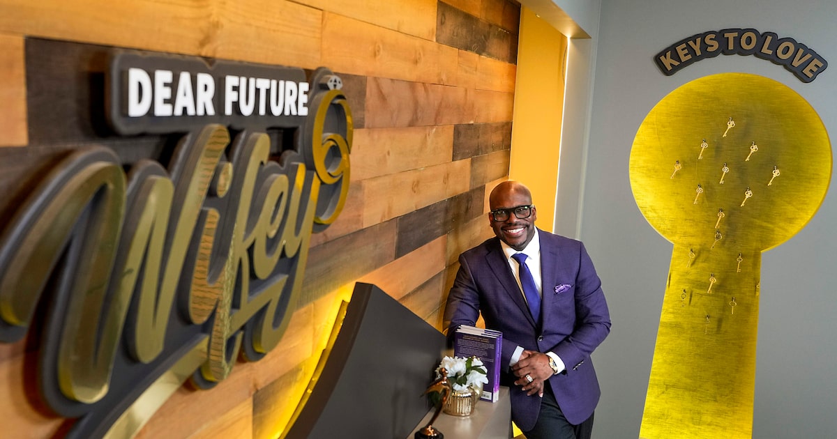 A Dallas man wrote hundreds of letters to his future wife. Then he met her