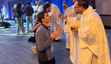 SEEK 2026 in Texas opens with rock concert by a priest, Mass