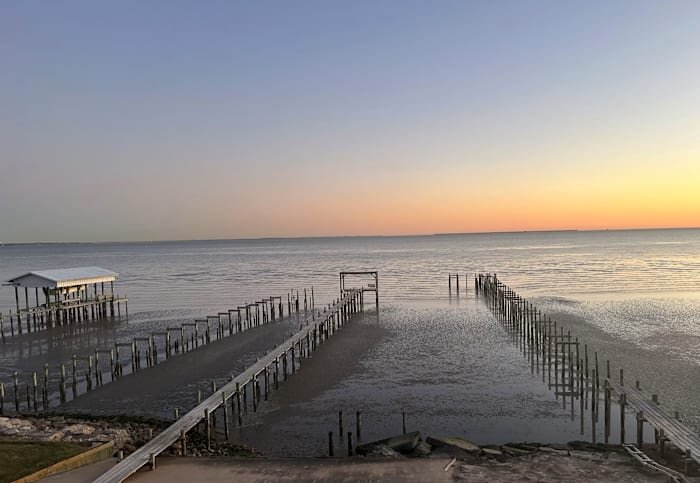 Houston! Sunshine returns today, tracking a weekend cold front bringing light frost