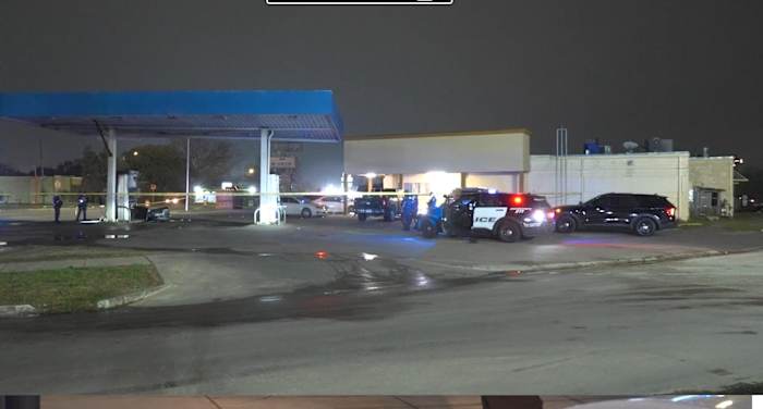 Man in critical condition after shooting at Southeast Houston gas station