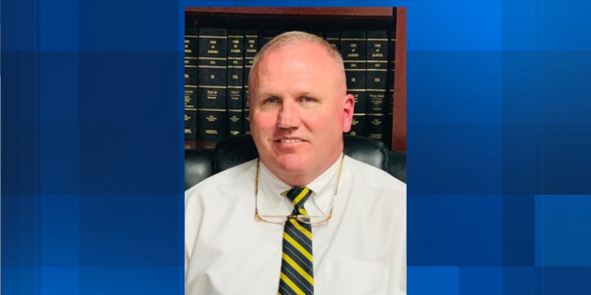 Dallas County Sheriff Mike Granthum announces retirement