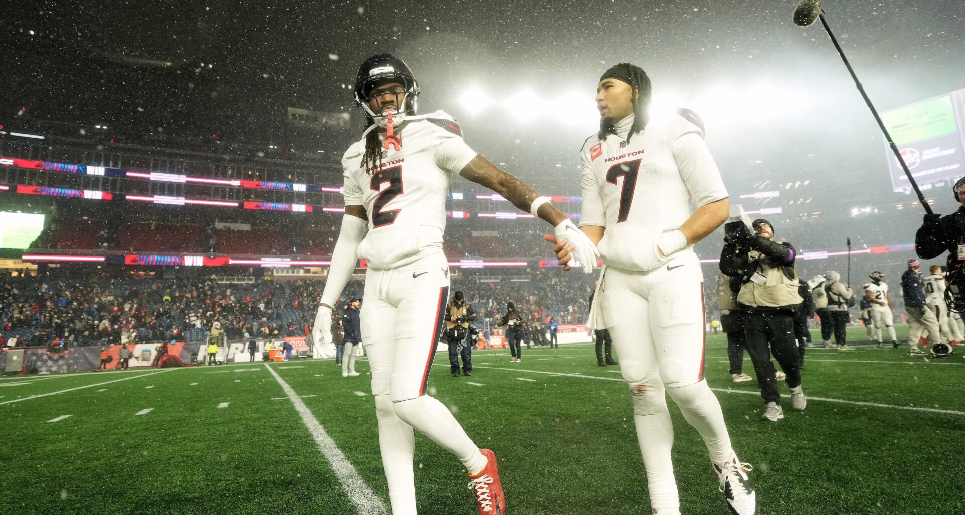 Texans Plane Delayed 7+ Hours Returning to Houston Due to Weather Issues After Game vs. Patriots