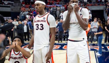 Auburn fans throw objects on court after potential game-winner vs. Texas A&M is called off