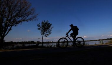 A warm Sunday in North Texas follows a day of some snow flurries. Here’s how cold it is