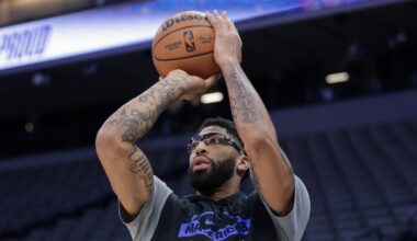 Mavericks’ Anthony Davis will not require surgery on injured left hand