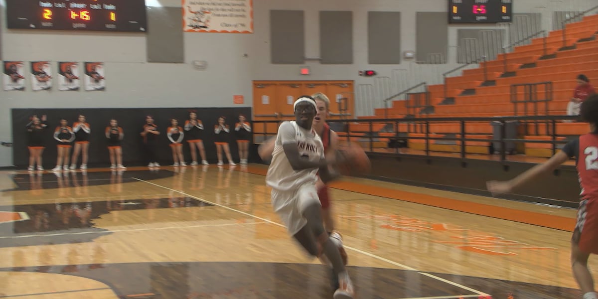 Lubbock-Cooper sweeps Caprock in District 3-5A basketball doubleheader