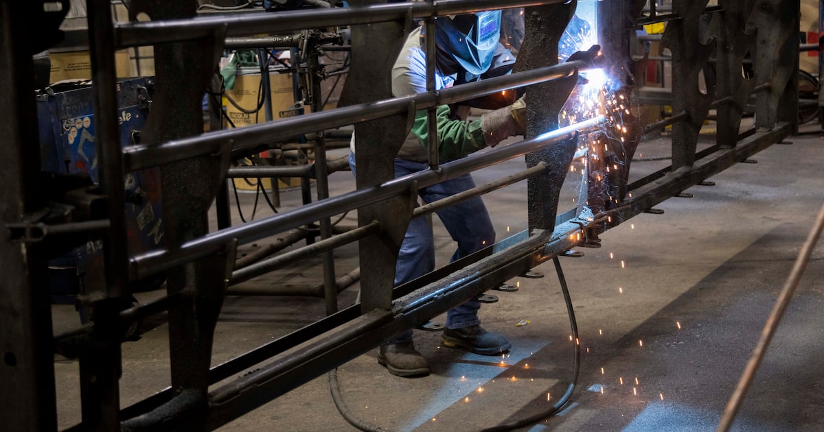 Texas manufacturing turns higher, Dallas Fed says, as executives cite uncertainty