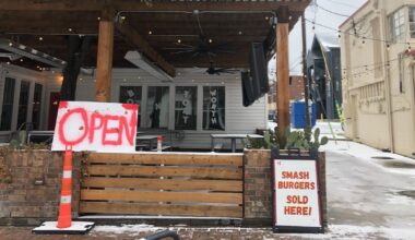 In Fort Worth, a burger bar makes the best of a snow day