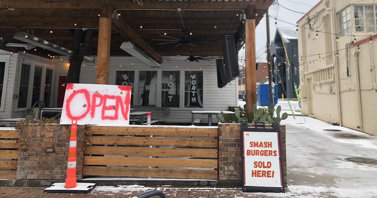 In Fort Worth, a burger bar makes the best of a snow day