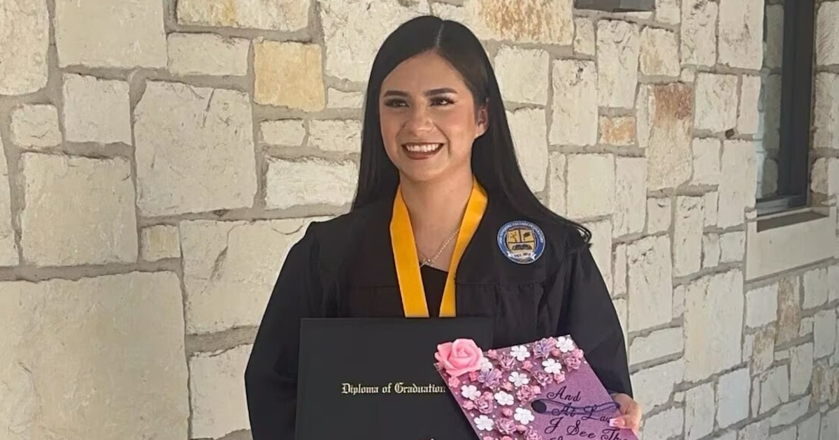 U.S. apologizes for deporting a college student flying to Texas for Thanksgiving surprise