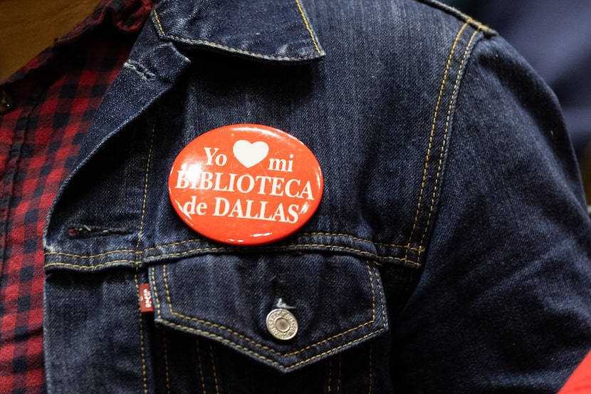 An audience member wears a button that reads, “Yo ♥︎ mi BIBLIOTECA de DALLAS”, as Dallas...