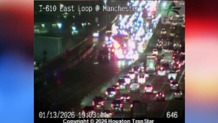 Southbound lanes of I-610 East Loop shut down at Manchester due to major crash