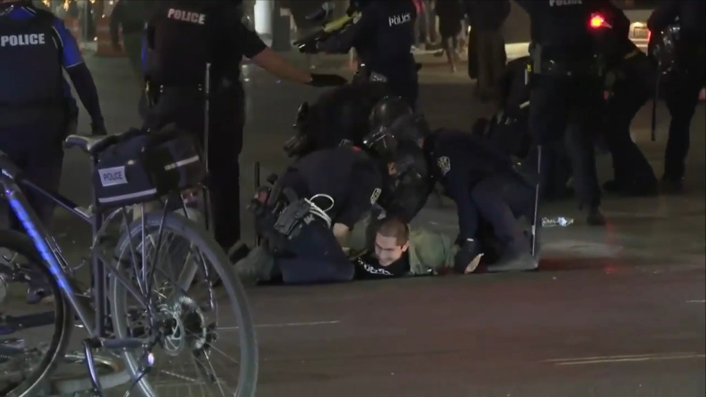 Austin Police charge into crowd of anti-ICE agitators, multiple detained