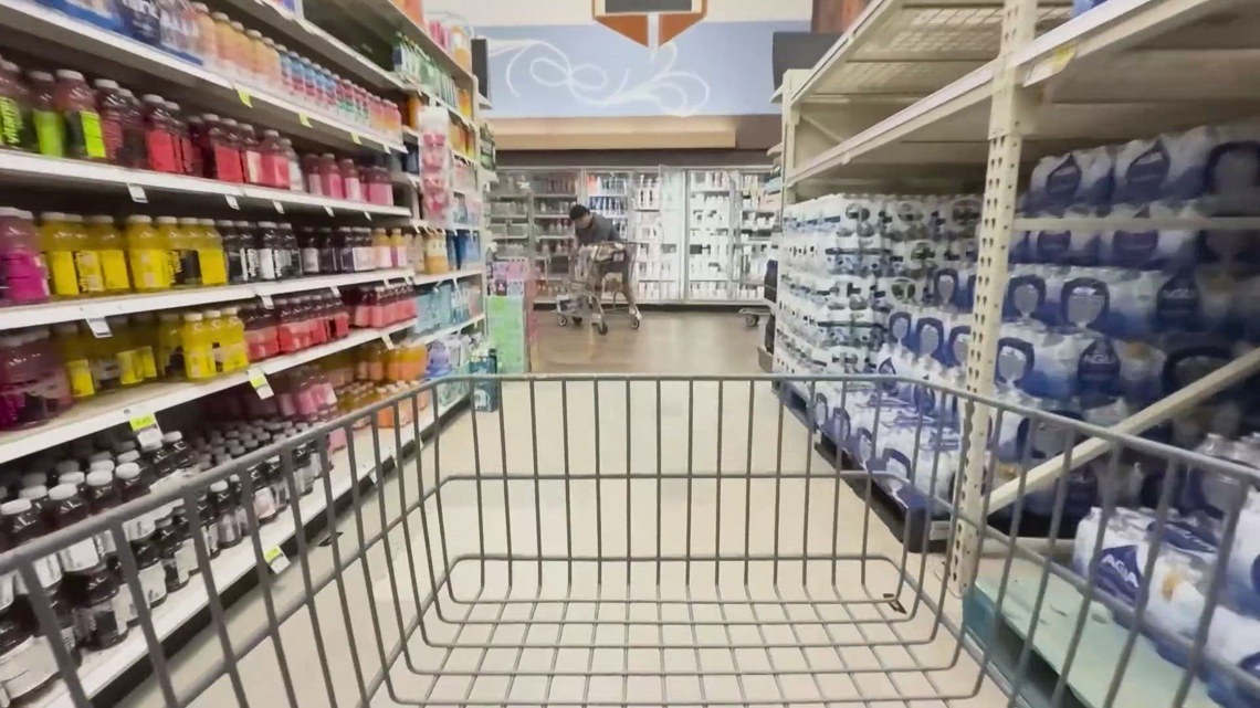 Houston grocery stores see surge as shoppers prepare for cold weather