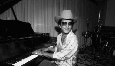 Bruno Mars woos fans with 'Romantic' tour stop in Houston this spring