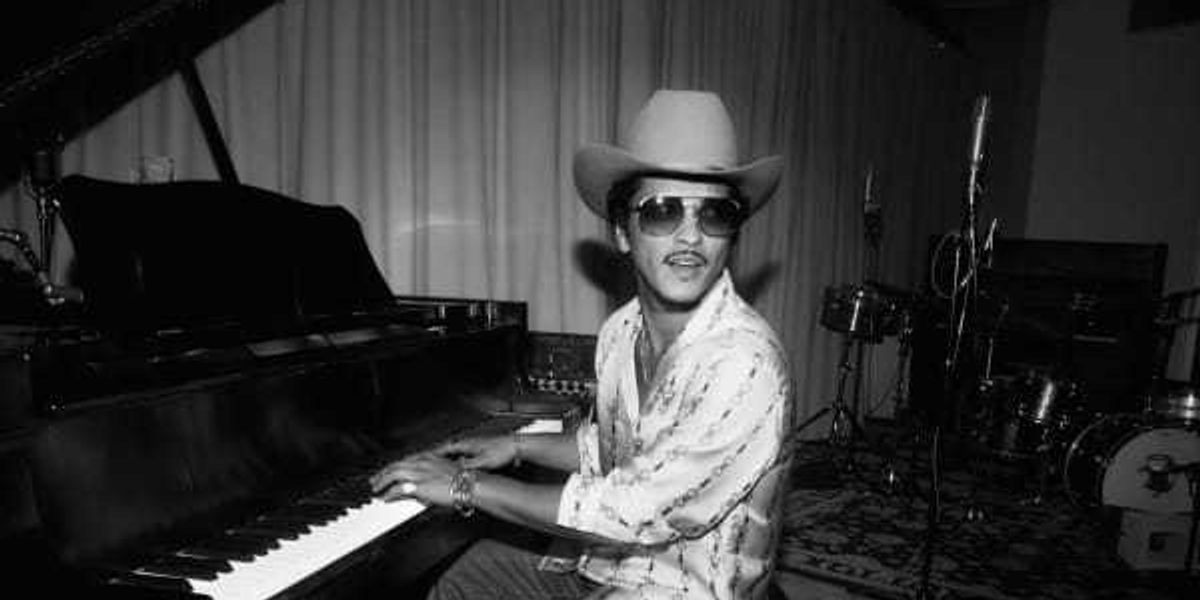 Bruno Mars woos fans with 'Romantic' tour stop in Houston this spring