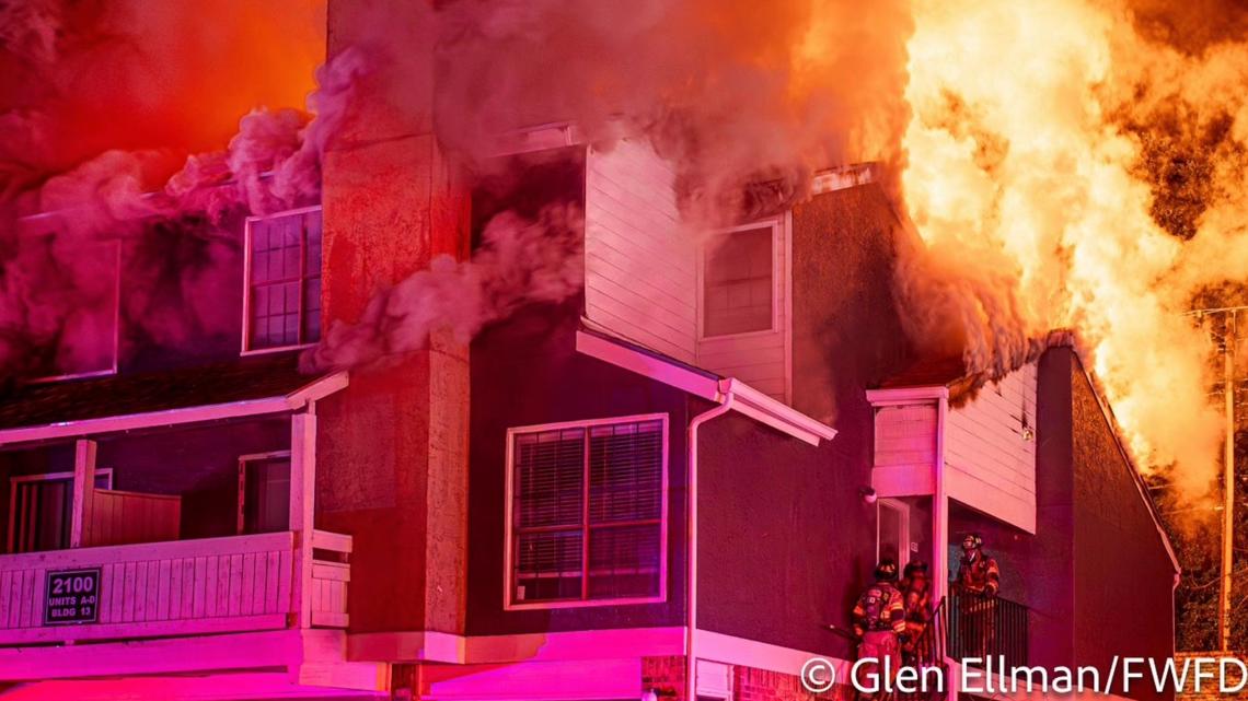 Several displaced after early morning apartment fire in Fort Worth Thursday, officials say