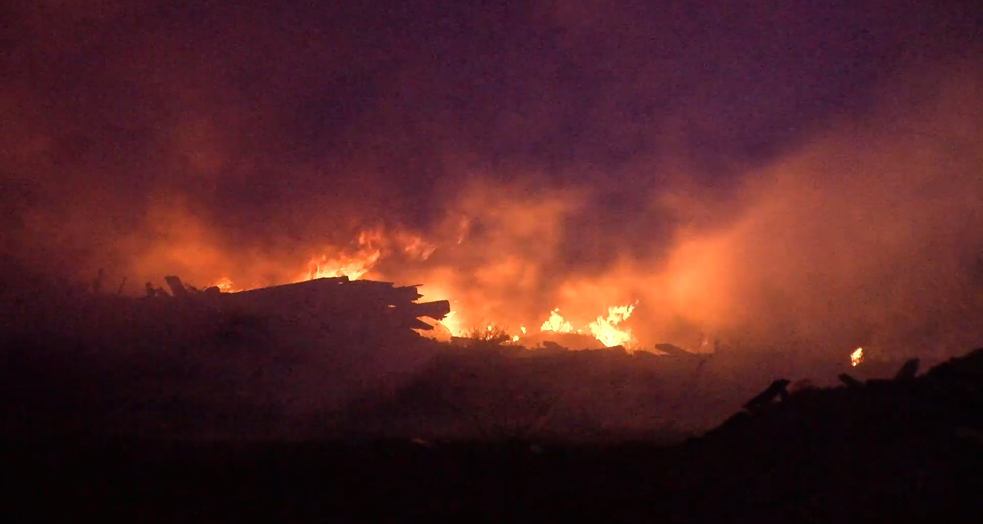 Pallet yard fire in Las Colonias area of Clint