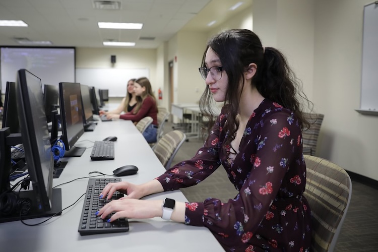 El Paso Computes, an initiative between the City of El Paso, UTEP and El Paso ISD, is making steady progress toward its goal of preparing 750 teachers and reaching more than 20,000 K–12 students in computer science and artificial intelligence education.