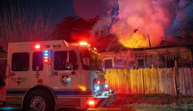 Fort Worth crews fight major house fire Sunday morning in Southside