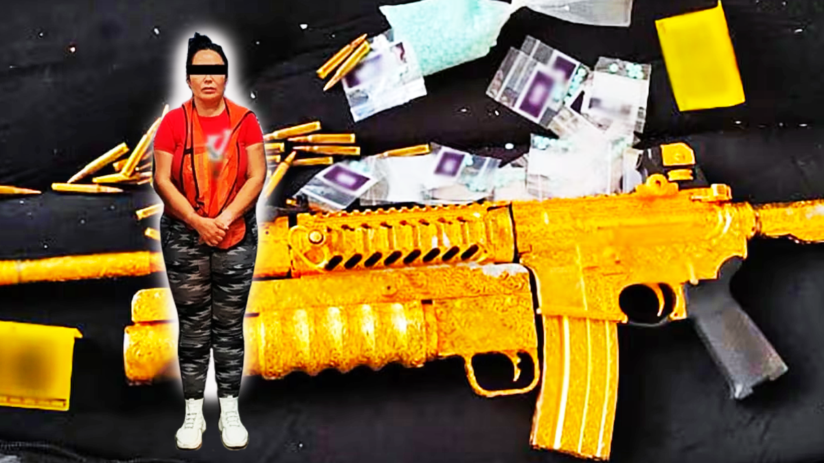 A photography illustration of a gold-plated gun with an arrest picture of María del Rosario Navarro-Sanchez.
